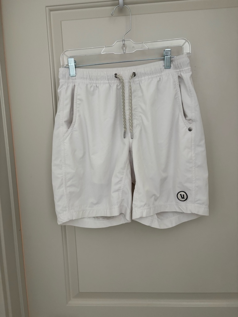Vuori white Athletic Shorts with Drawstring Size S